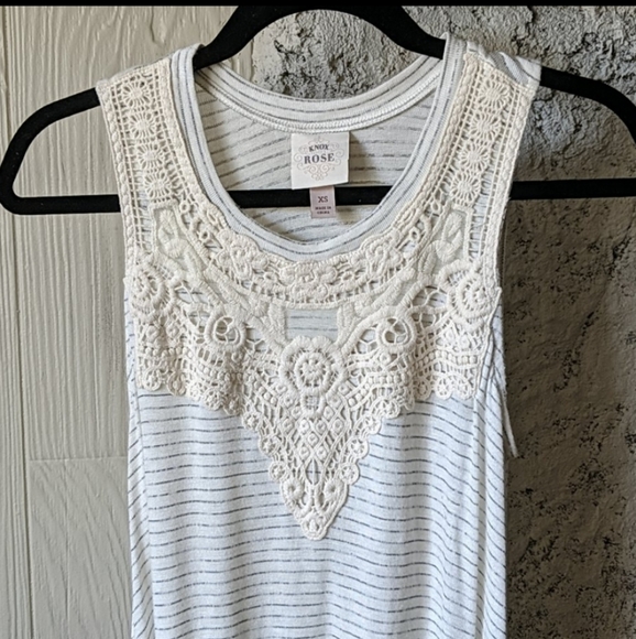 Tops - Knox Rose Flowy tank
